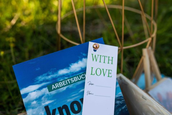 knowy-produktshooting-arbeitsbuch-with love-geschenk